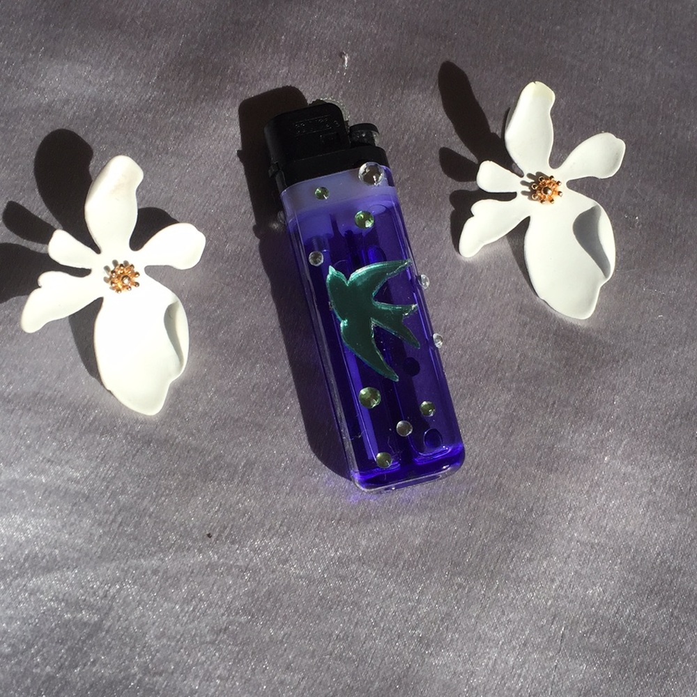 NWOT Beautiful White&Gold Flower Earrings *Spring* - Picture 4 of 4